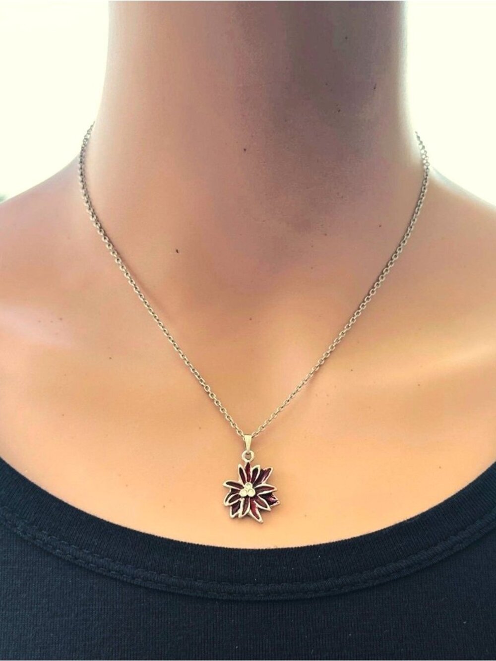 Vintage Necklace Silver Tone Chain Red Enamel Flower Pendant Charm Womens Gift - Picture 2 of 3
